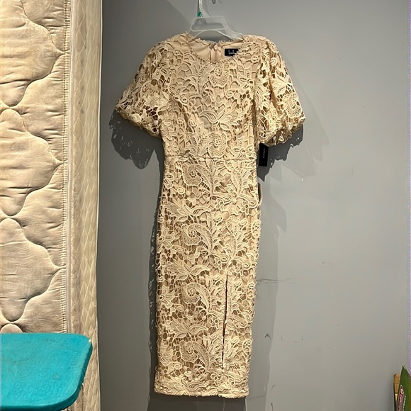 Lulus cream coloured midi lace dress. US 4. - Picture 3 of 9